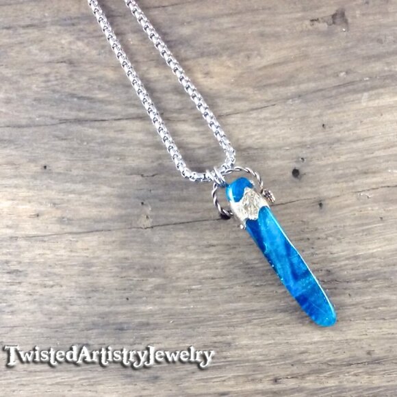 Sea Turtle and Blue Agate Shard Pendant Necklace - Picture 4 of 6